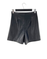 Short mini efecto piel botones
