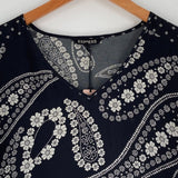 Blusa satinada cuello V print