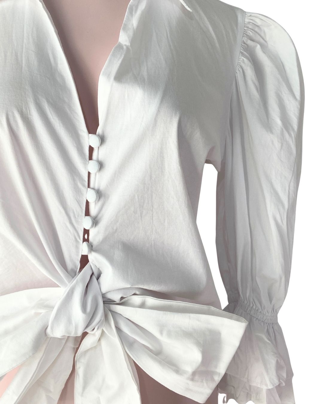 Camisa con anudado