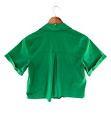 Camisa crop manga corta