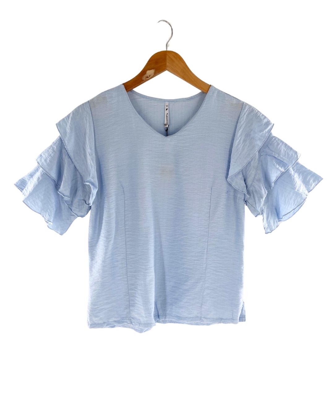 Blusa con vuelos en mangas