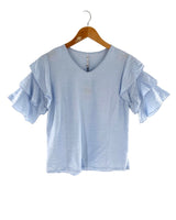 Blusa con vuelos en mangas