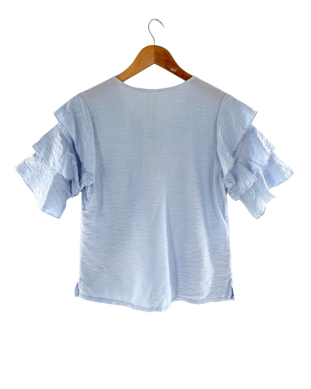 Blusa con vuelos en mangas