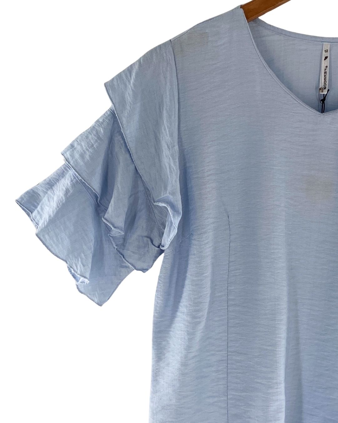 Blusa con vuelos en mangas