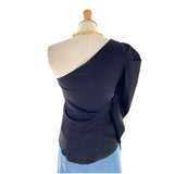 Blusa one shoulder manga larga