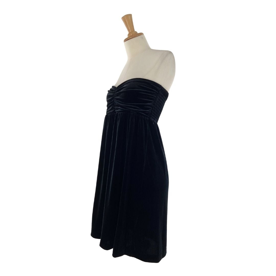 Vestido mini strapless
