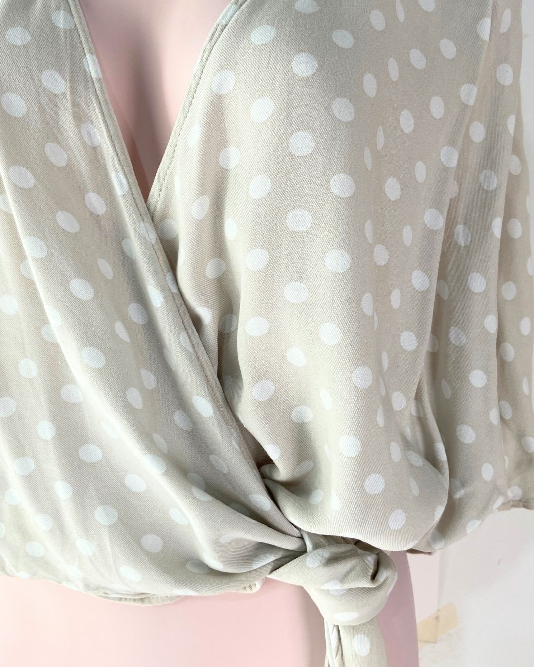 Blusa crop manga mariposa