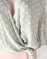 Blusa crop manga mariposa
