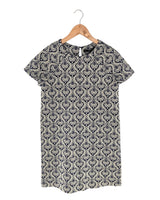 Vestido mini recto con paisley