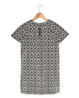 Vestido mini recto con paisley