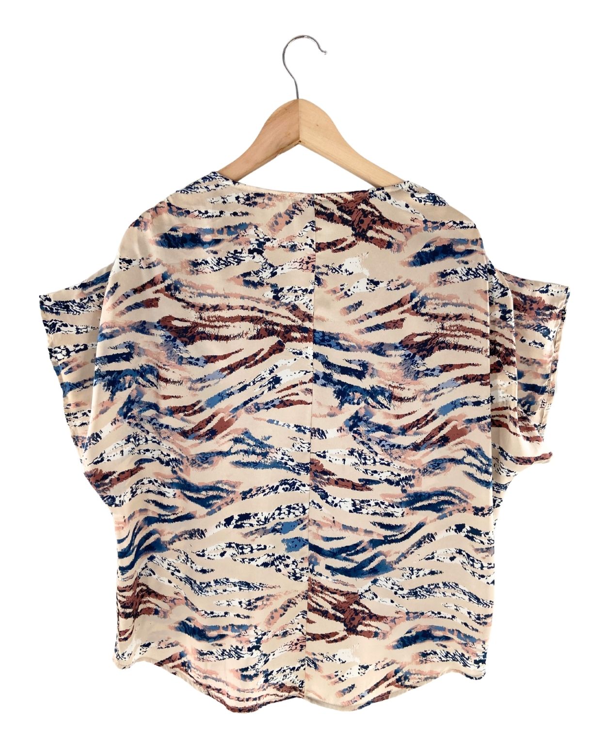 Blusa high and low satinada con
