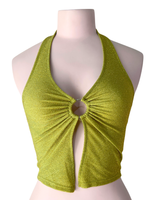 Crop top brillante al cuello