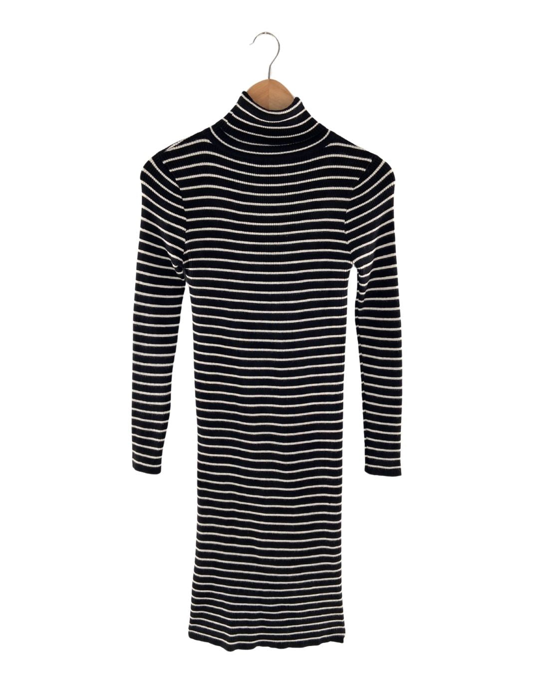 Vestido cuello alto a franjas