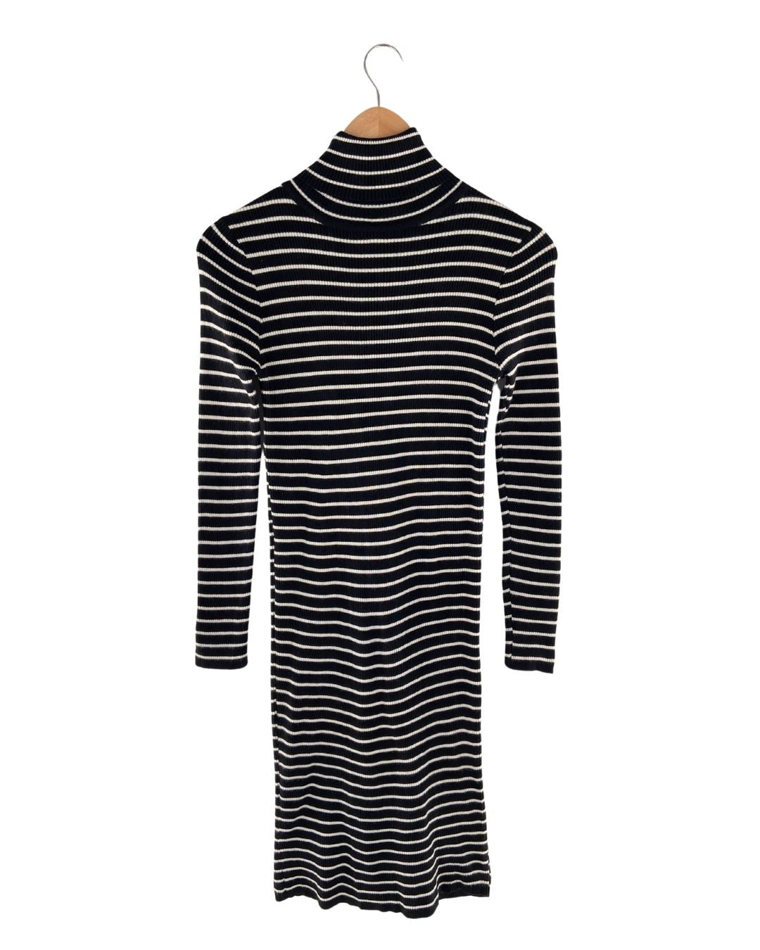 Vestido cuello alto a franjas