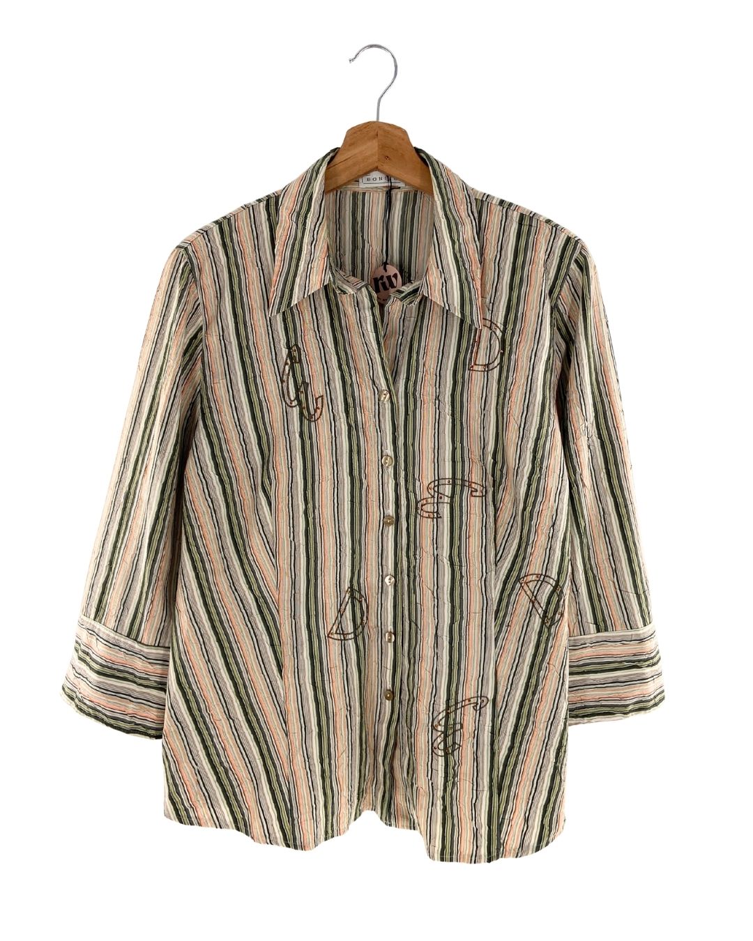 Camisa a rayas con bordados