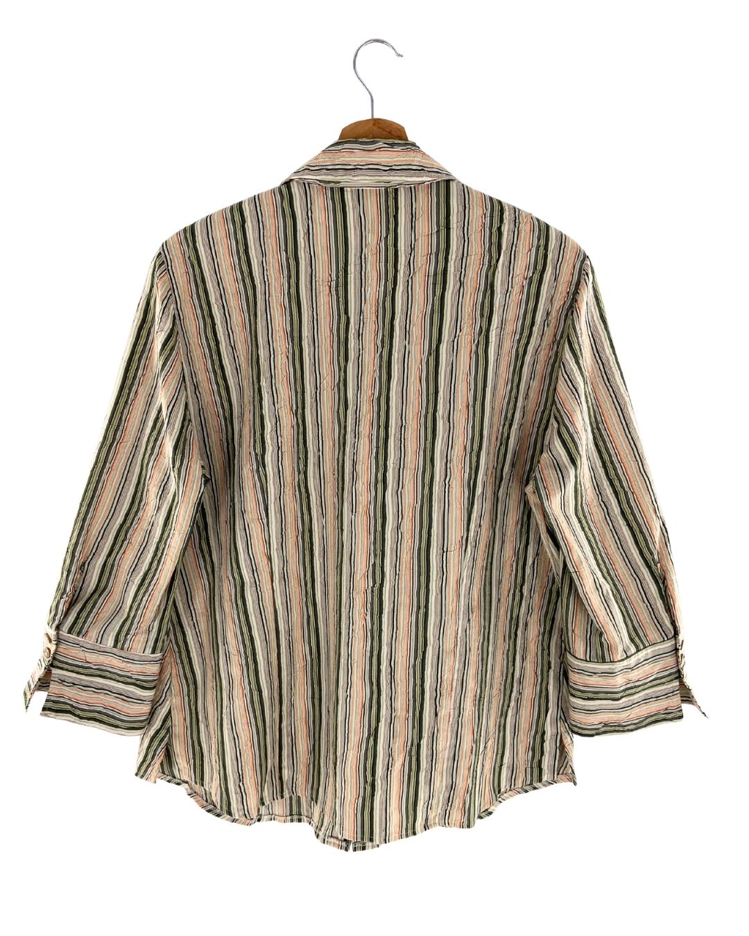 Camisa a rayas con bordados