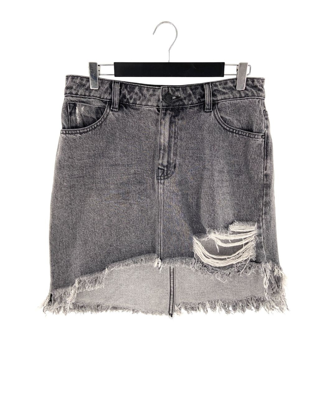 Falda mini en denim destroyed