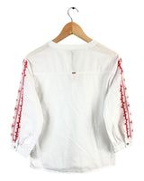 Blusa escote V con bordados
