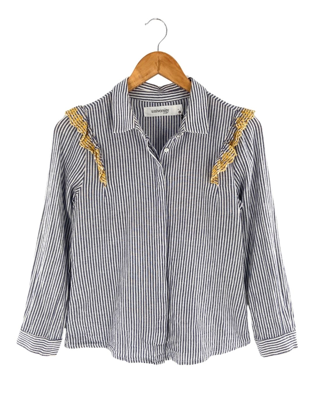 Camisa a rayas con bordados