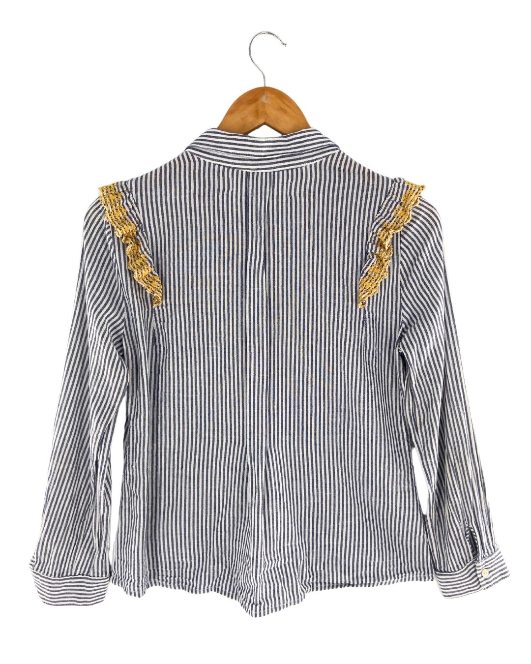Camisa a rayas con bordados