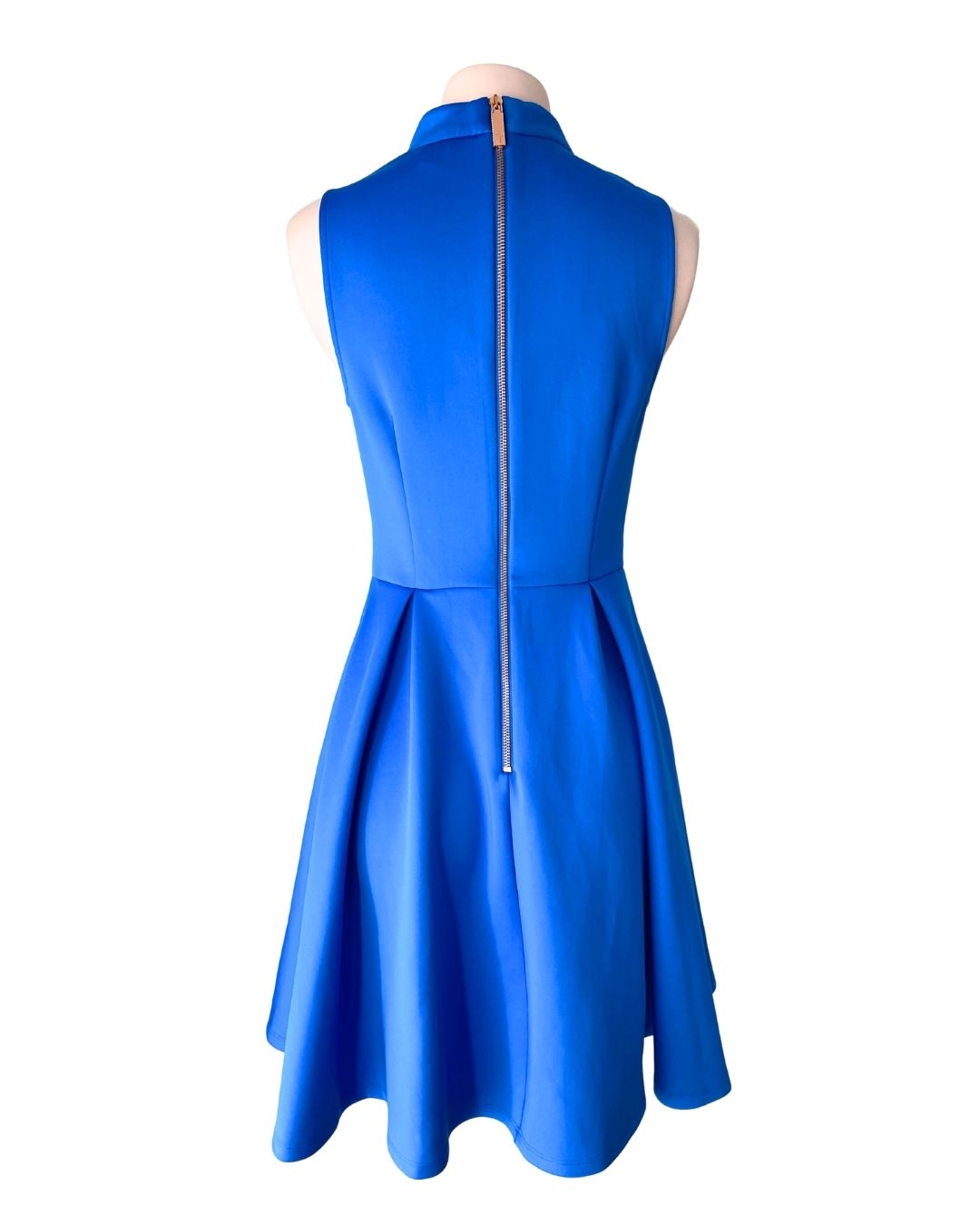 Vestido en scuba falda amplia