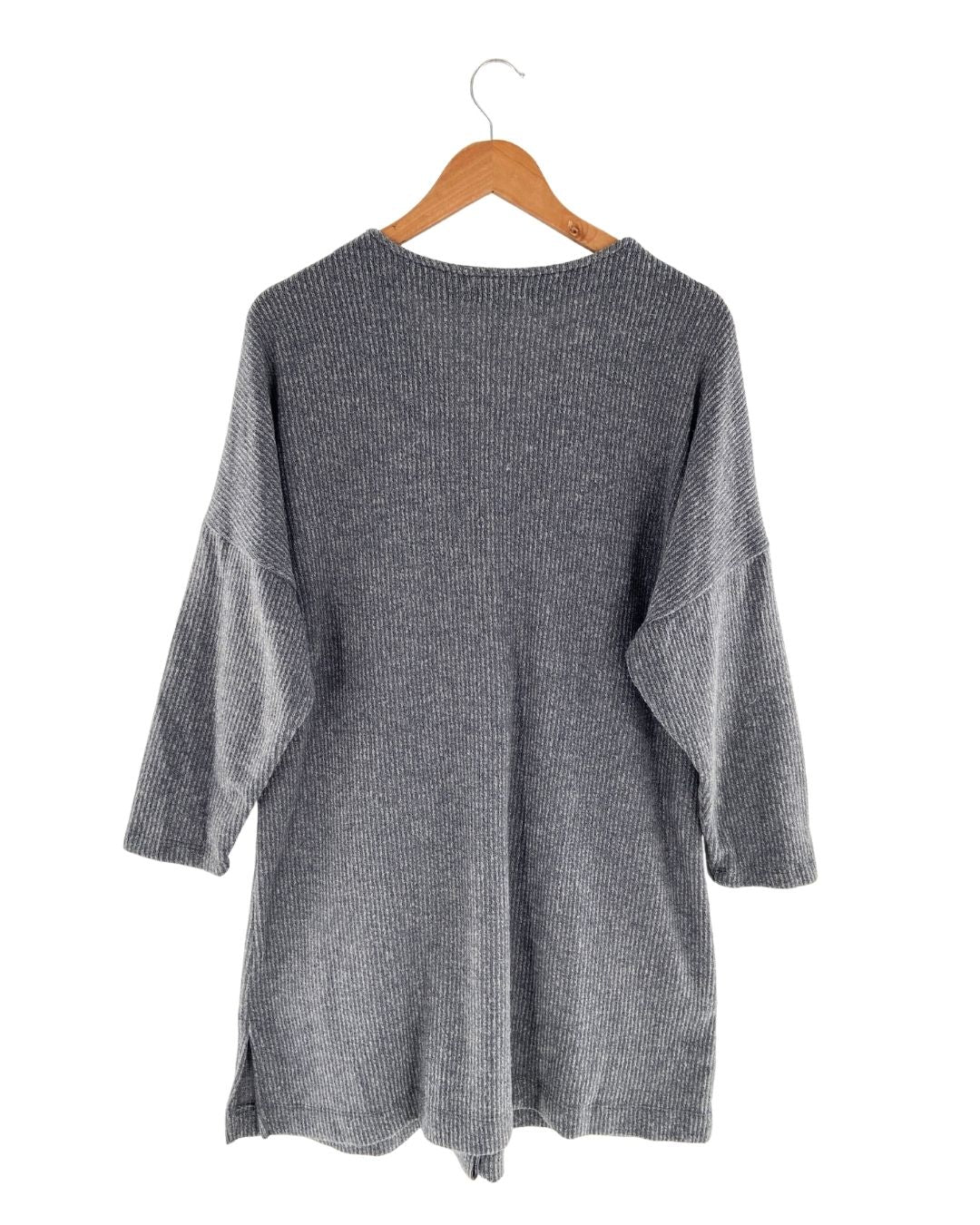 Vestido tejido con abotonadura