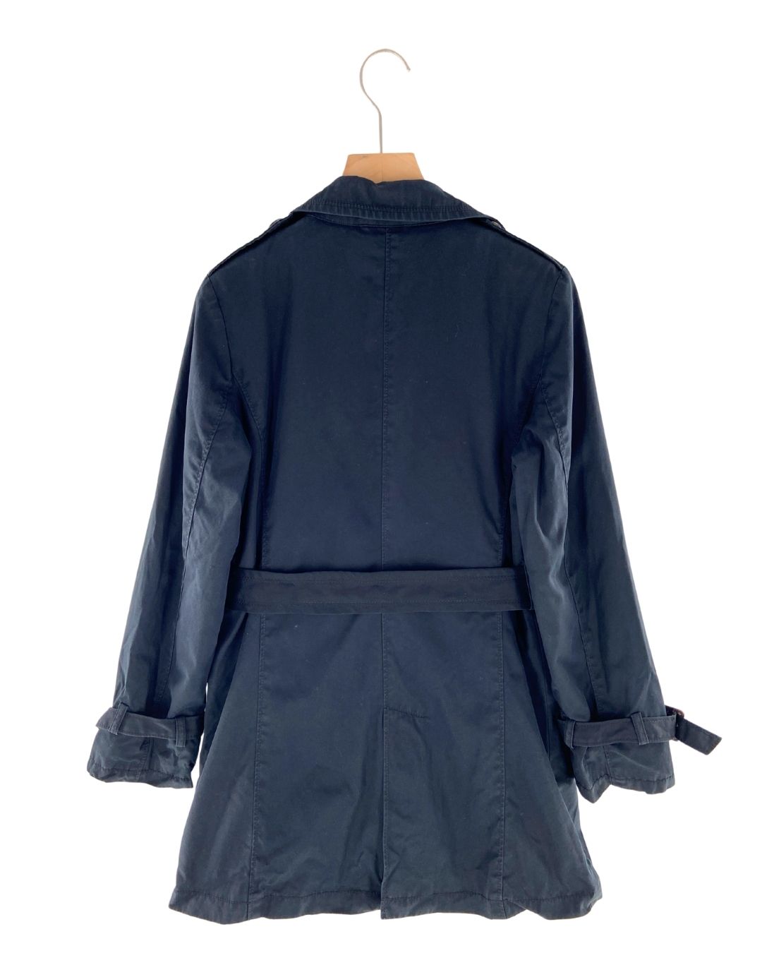 Trench abotonada