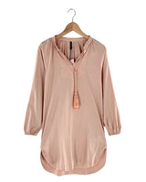 Vestido midi recto con detalle