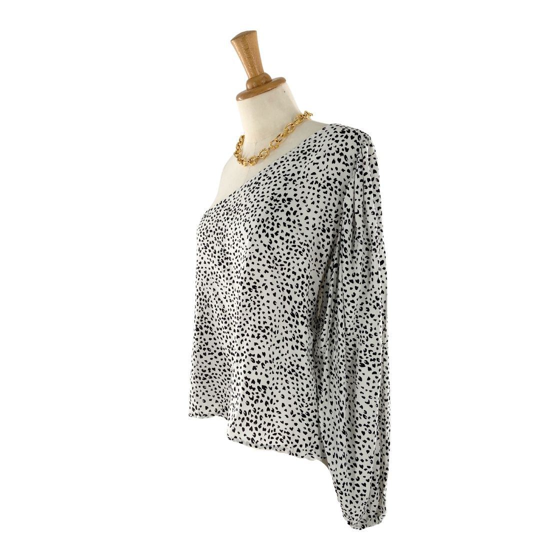 Blusa one shoulder manga larga