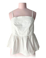 Blusa crop strapless con vuelo