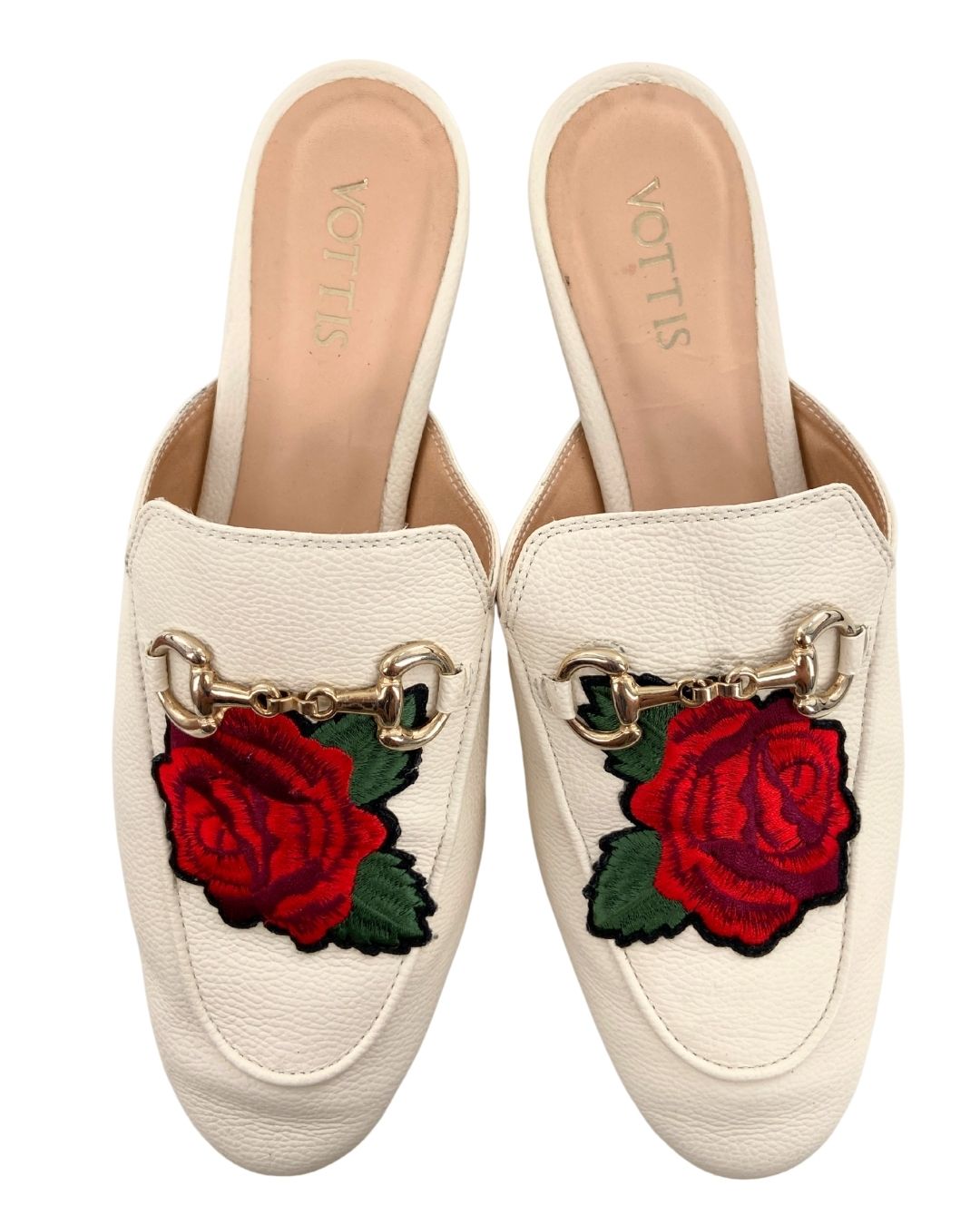 Mules con aplique bordado