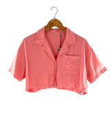Camisa crop manga corta
