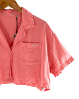 Camisa crop manga corta