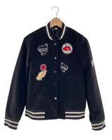 Chaqueta bomber con apliques