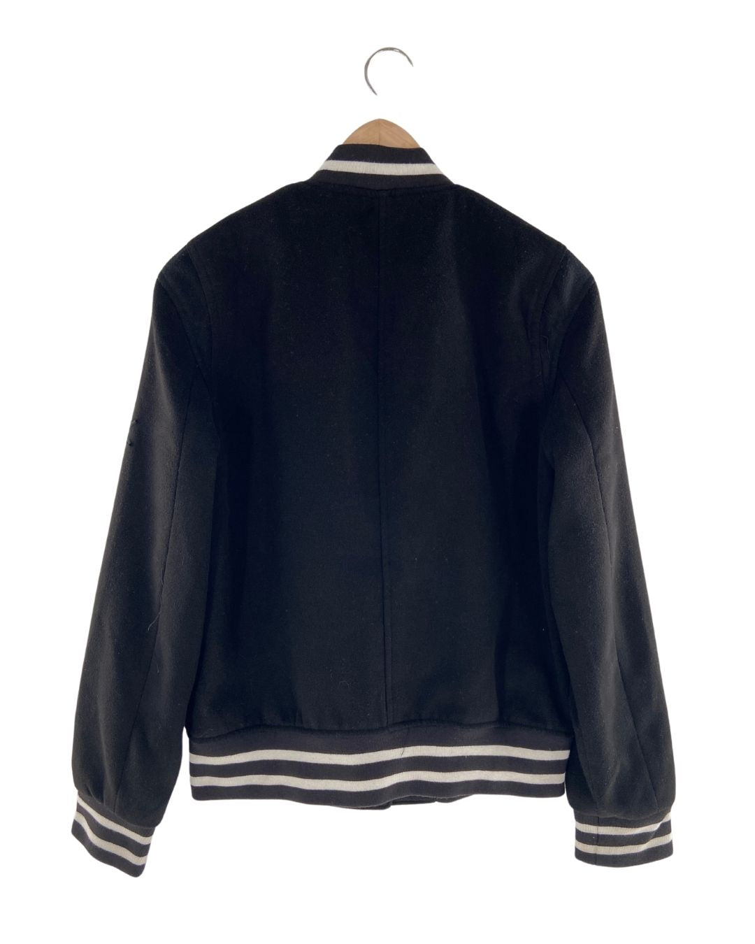 Chaqueta bomber con apliques