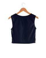 Top sleeveless con aberturas
