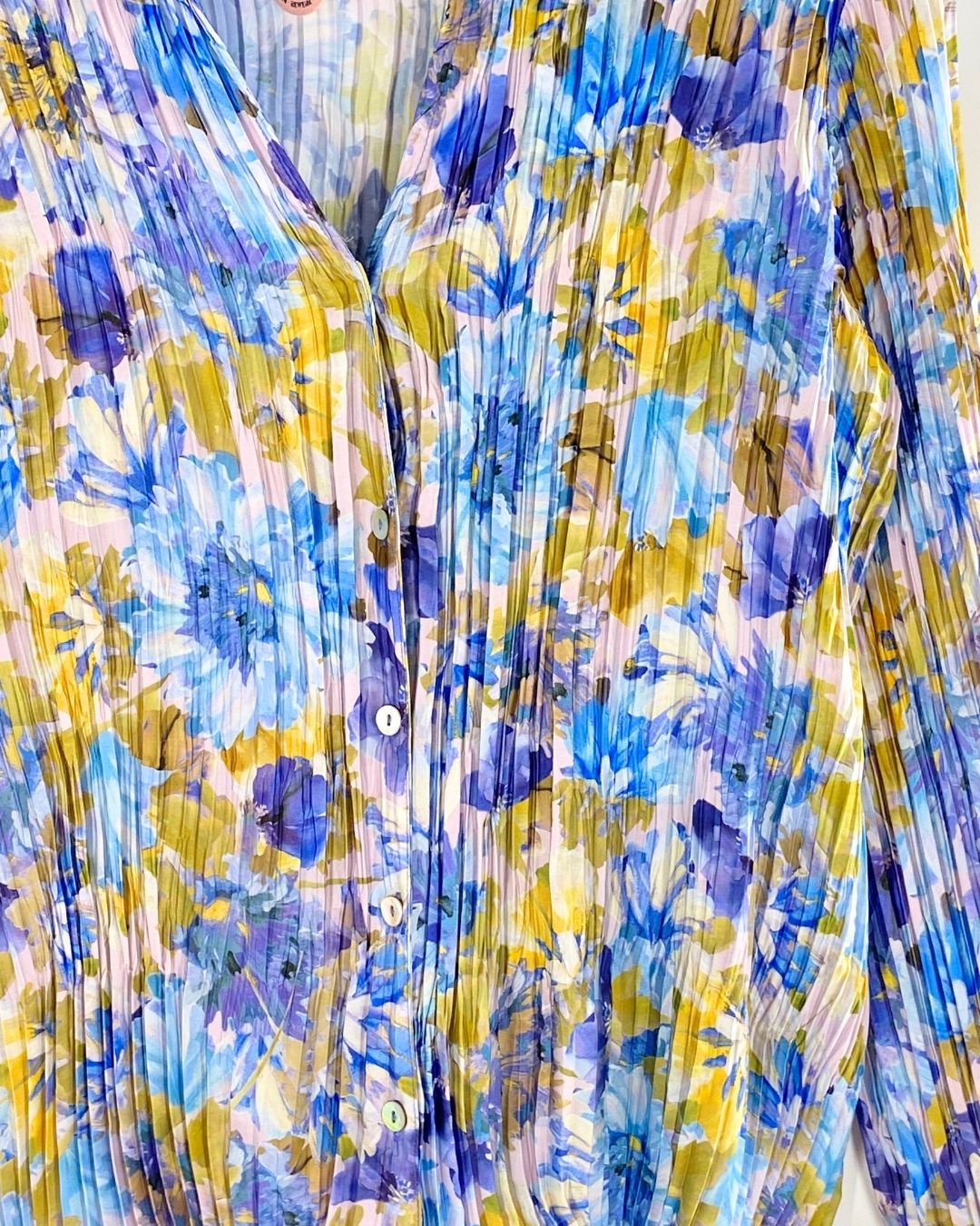Camisa plisada print abstracto