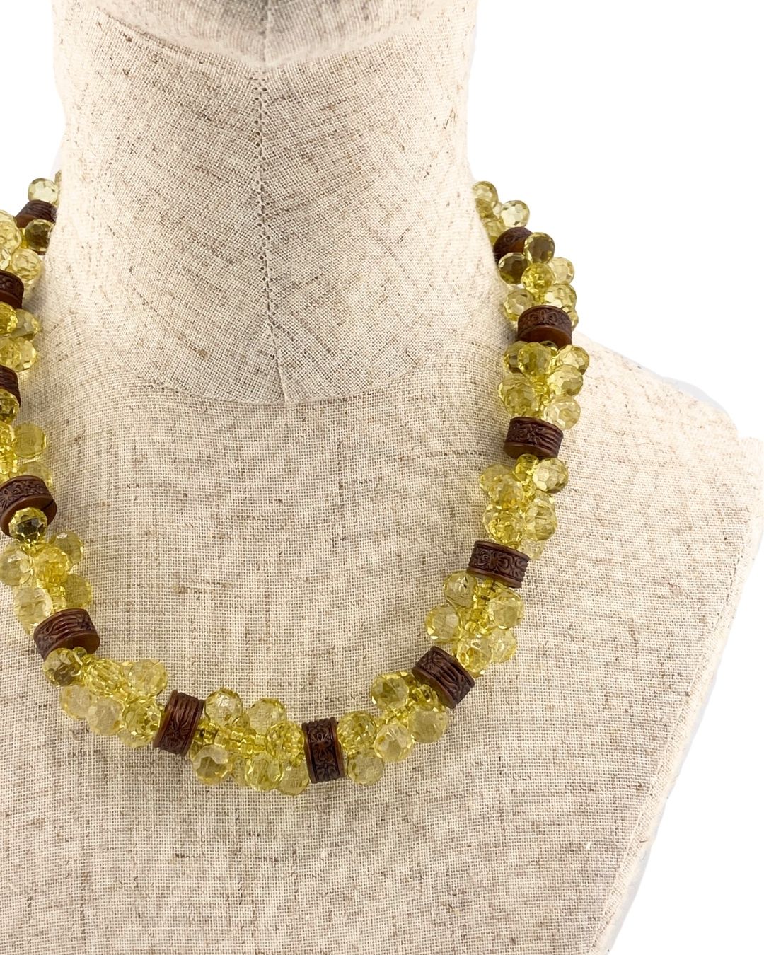 Collar ramillete amarillos