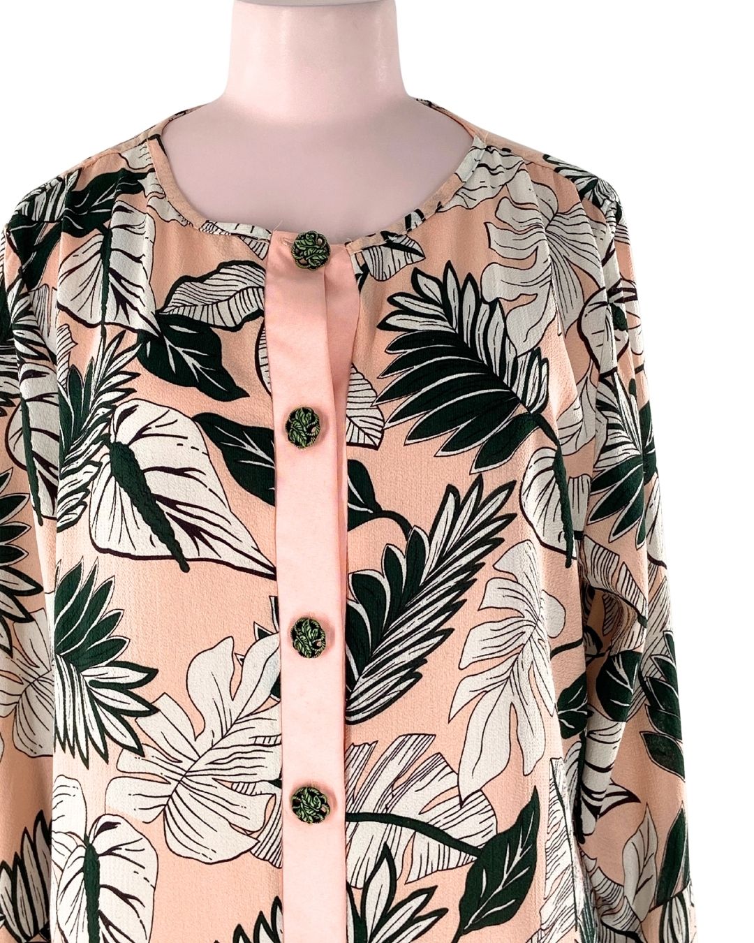 Vestido abotonado con textura