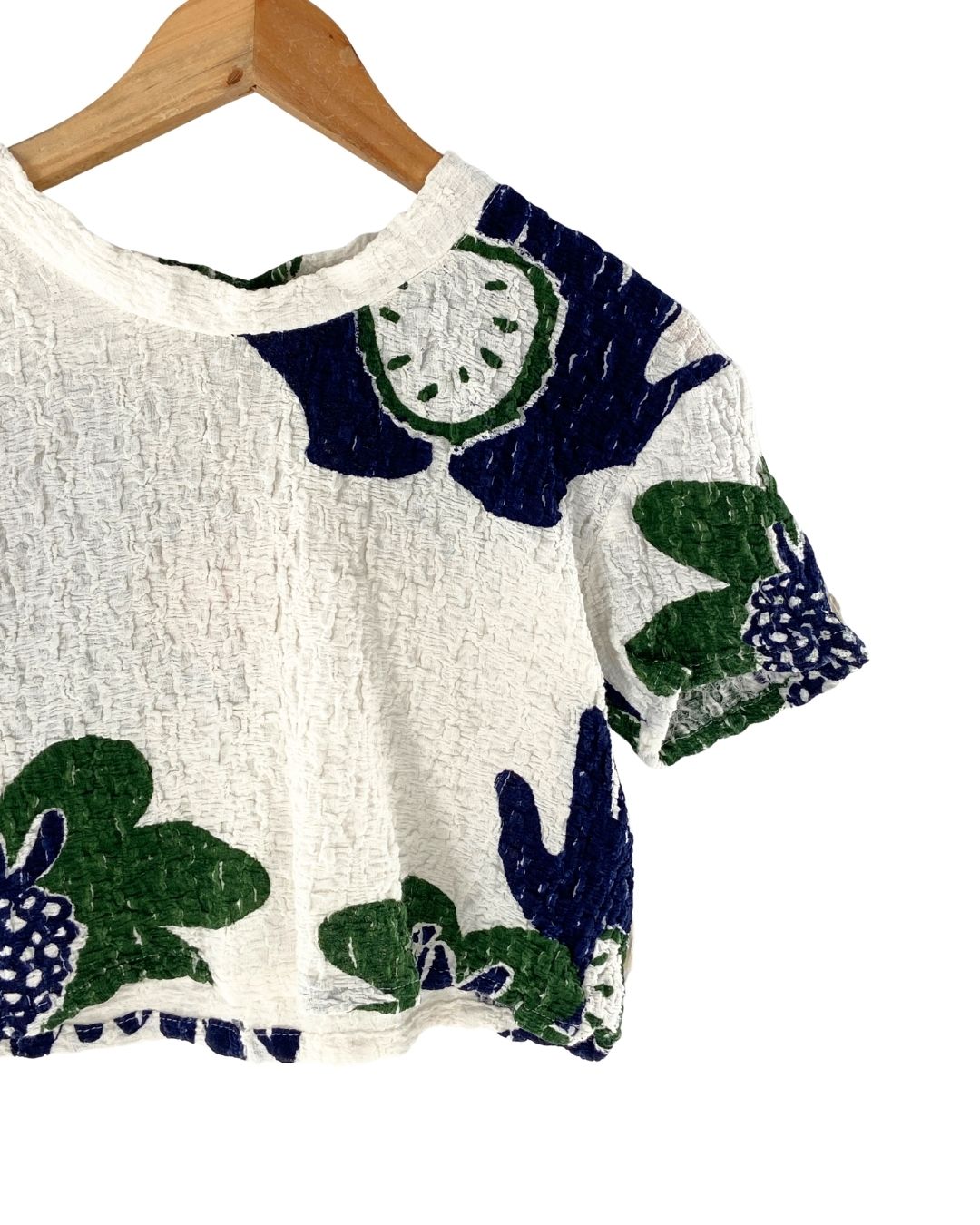 Blusa con textura print manos