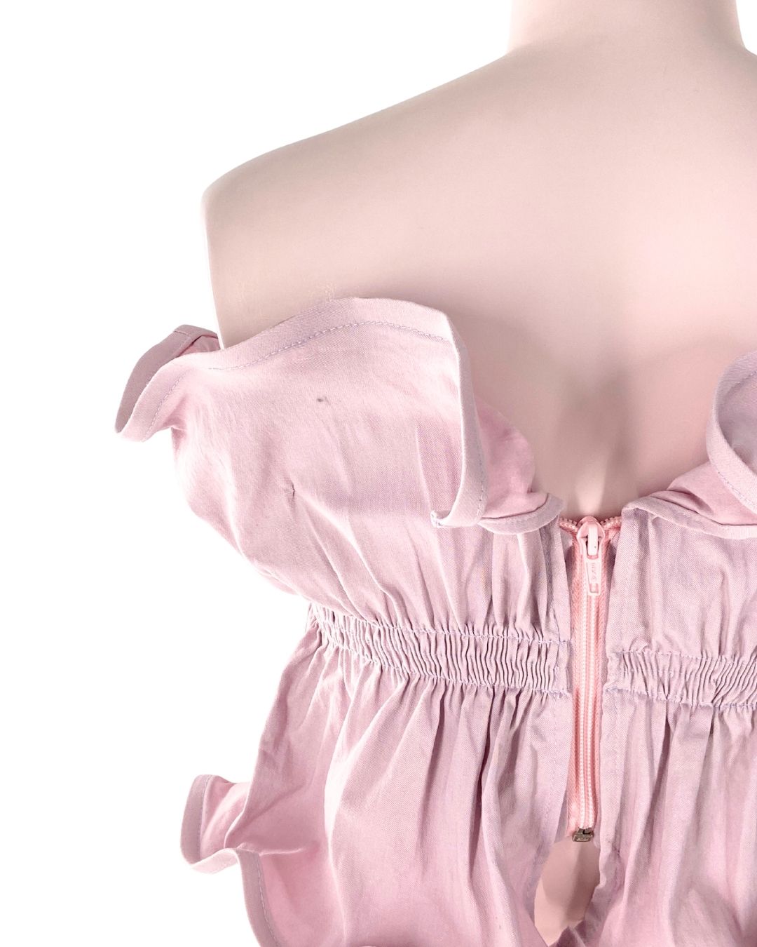 Crop top strapless con vuelo