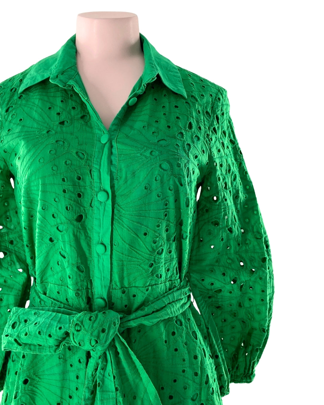 Vestido abotonado en ojalillo