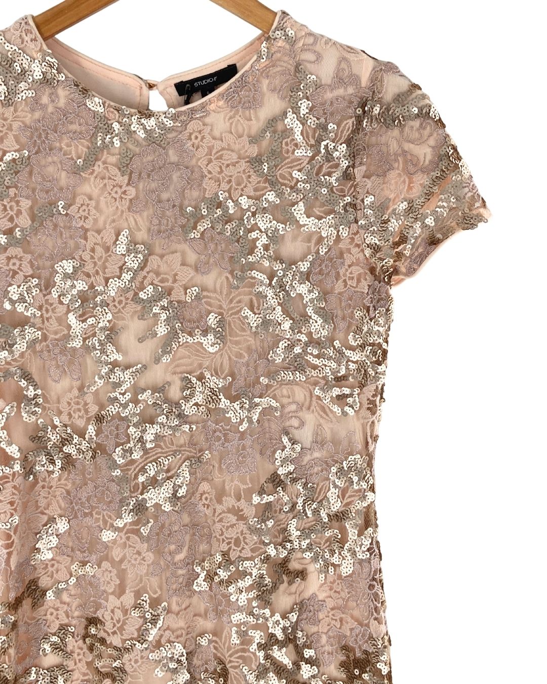 Vestido mini en blonda bordada