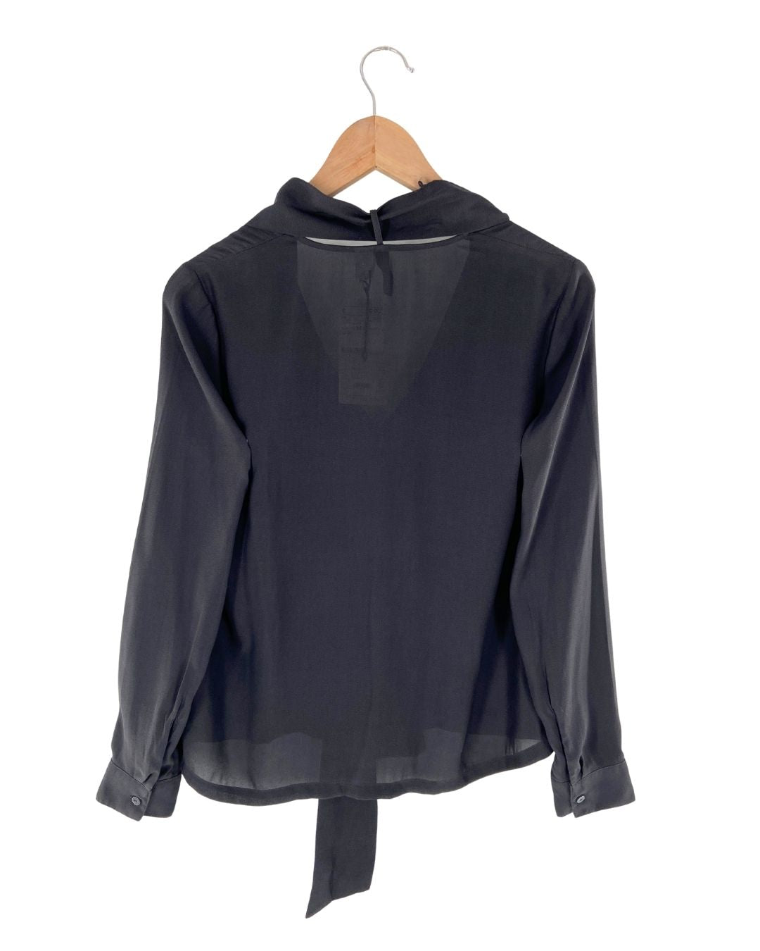 Blusa traslucida anudada
