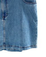 Falda mini en denim con forro