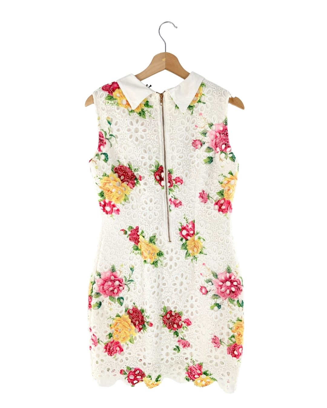 Vestido sleeveless en encaje