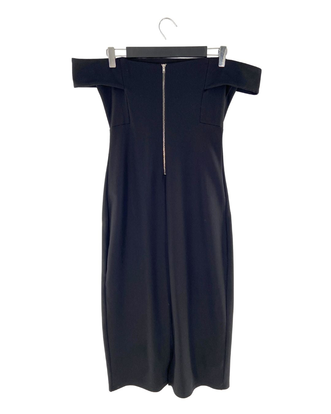 Vestido off shoulder al cuerpo