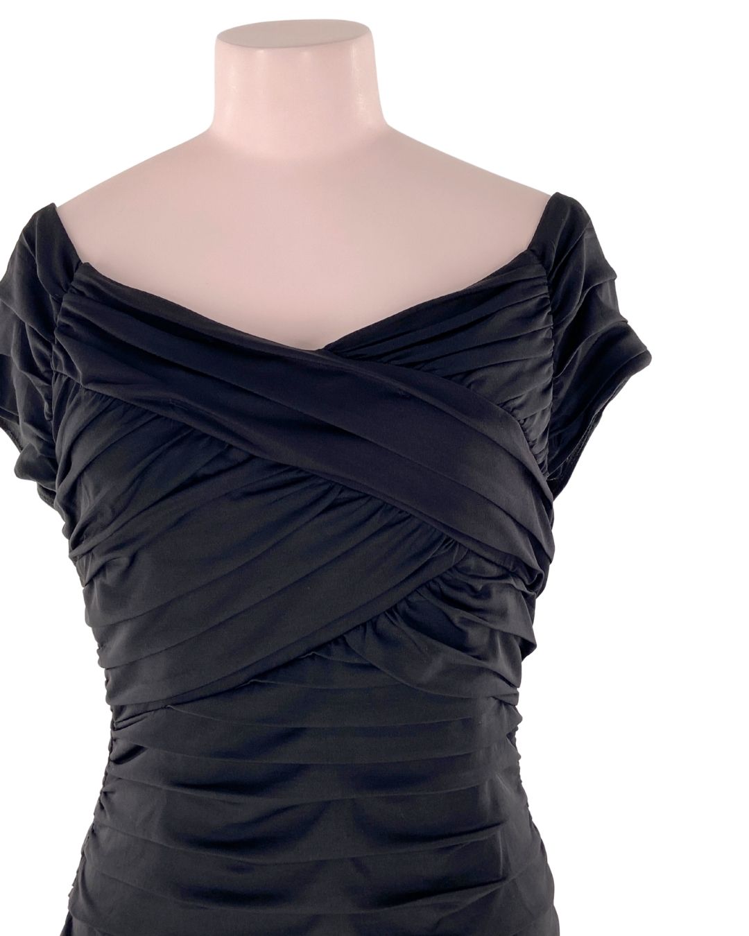 Vestido off shoulder drapeado