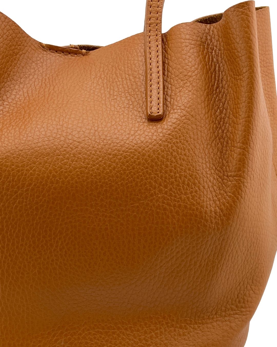 Cartera de mano en cuero