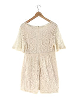 Vestido midi en blonda